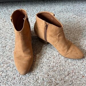 Old Navy Boots Womens 10 US Heels Ankle Booties Tan Brown Faux Suede Casual